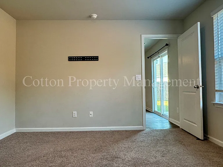 1114 Forest Glen Dr NE — Photo 20