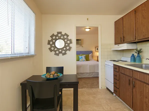 2879 Royal Glen Dr, Cincinnati, OH 45239