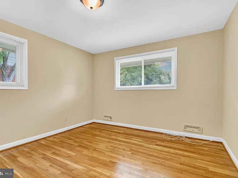 10228 Farnham Dr — Photo 20
