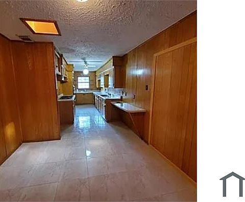 3rd image of 10326 Hollyglen Dr