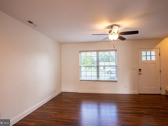 4th image of 205 15th St #D