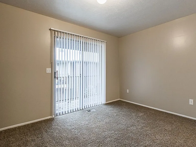 4574 S 700 E — Photo 20