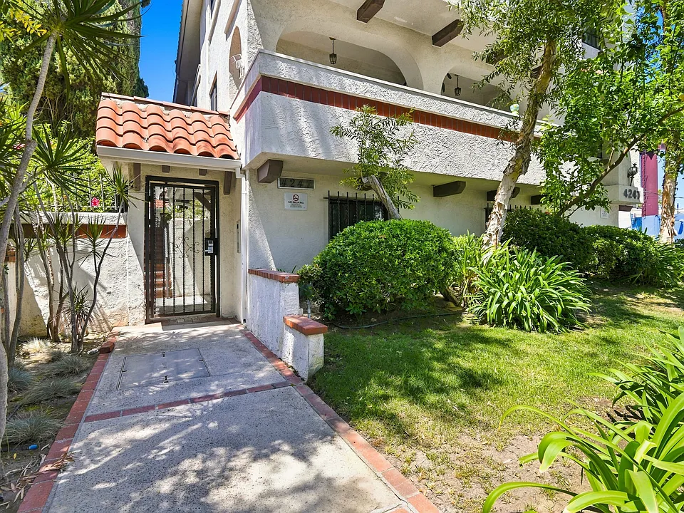 4247 Matilija Ave #102