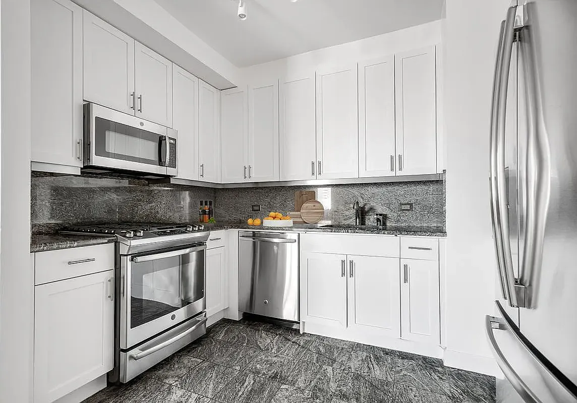 450 North End Avenue — Photo 4