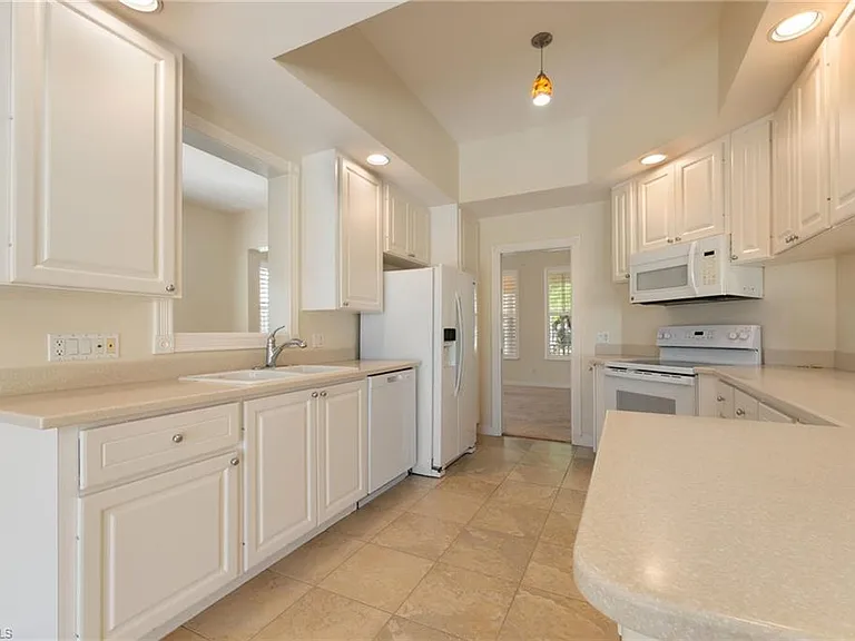 28329 Moray Dr — Photo 11