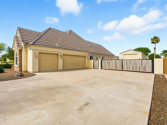 3rd image of 2670 E VALLEJO Court