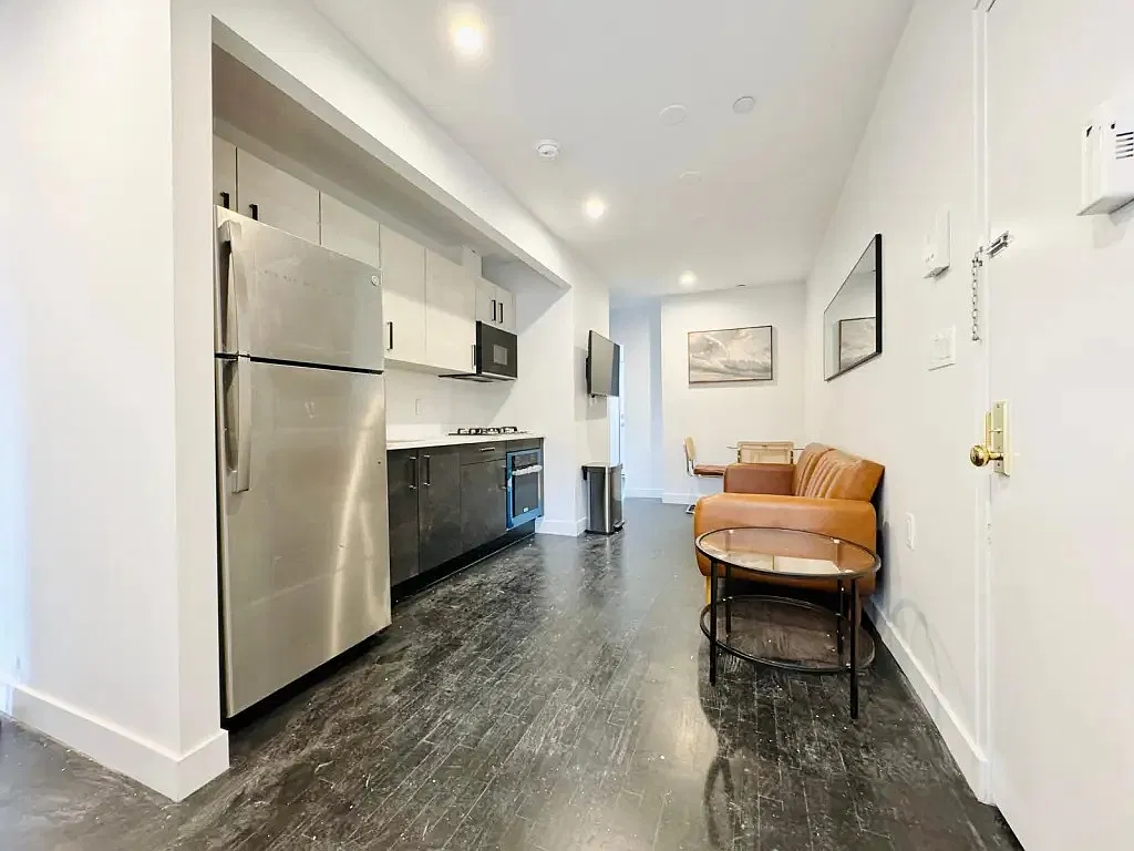 5 bed, 4.0 bath, 1200 sqft, $1,400 — Photo 4