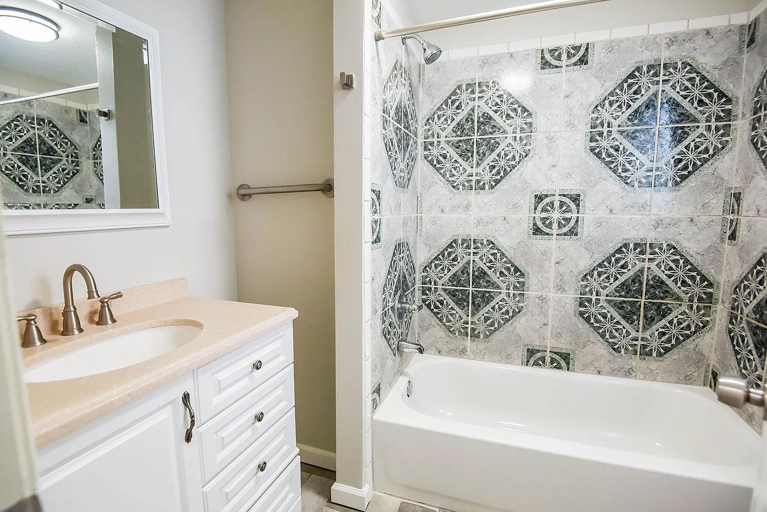 2 bed, 600 sqft, $1,300 — Photo 4