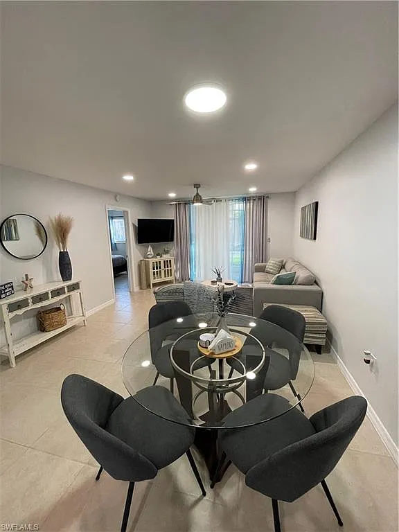 2 bed, 2.0 bath, 842 sqft, $2,350 — Photo 2