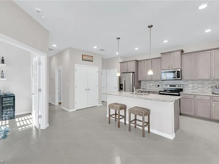 1163 S Town And River Dr — Photo 22