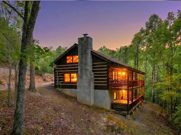 519 Picadilly Ln, Gatlinburg, TN 37738