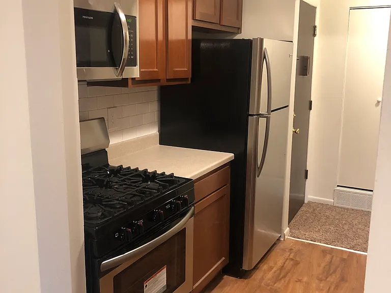 Regency Park Apartments — Photo 26