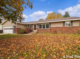 7103 Magnolia Dr, Jenison, MI 49428