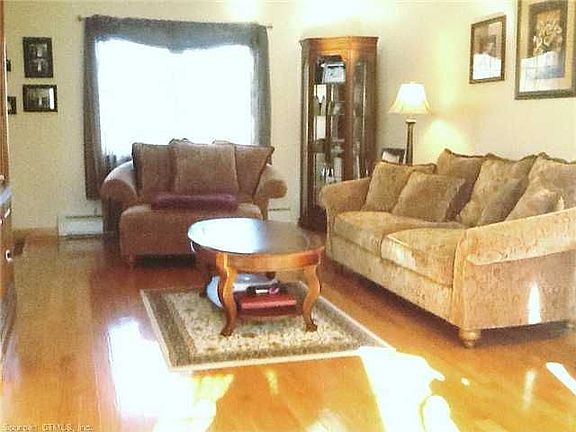 3rd image of 29 Pheasant Hill Dr