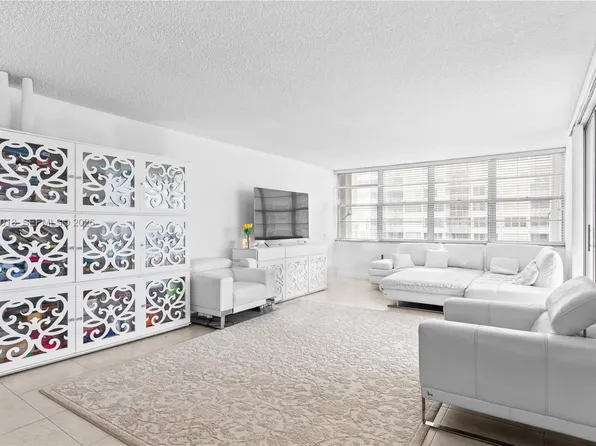 18051 Biscayne Blvd APT 1105, Aventura, FL 33160