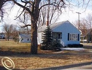 2nd image of 933 Roselawn Dr