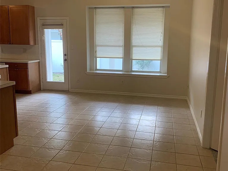 11 Lords Cir — Photo 12