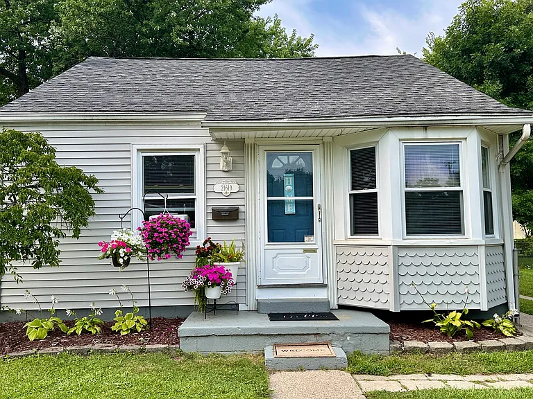 21619 Avalon St — Photo 1