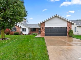 3721 Windshire Dr, Springfield, IL 62704