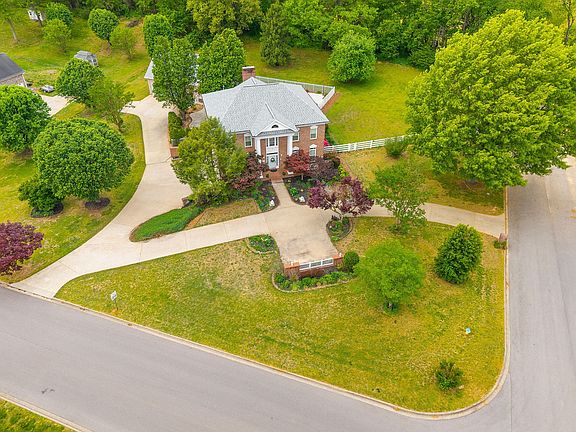 3rd image of 2850 Summer Lawn Dr