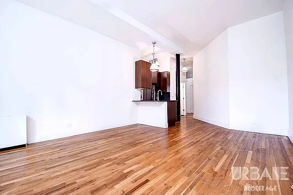 Rented by Urbane Brokerage | media 21