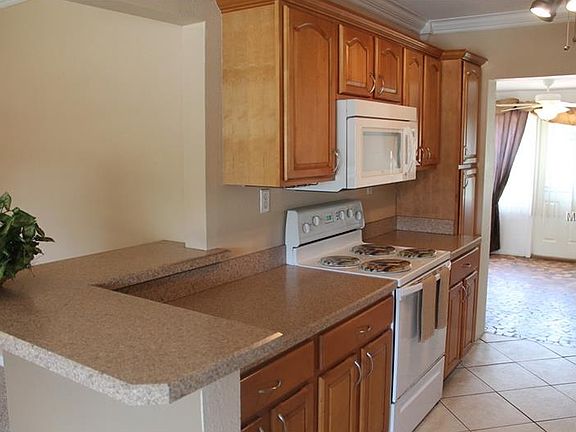4th image of 1703 Huntington St