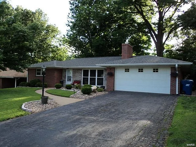 2633 Shakespeare Ave photo 1