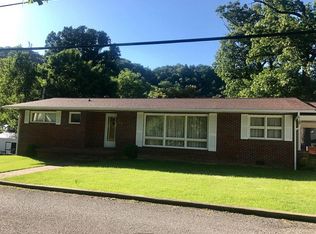 306 Oak St, Jenkins, KY 41537