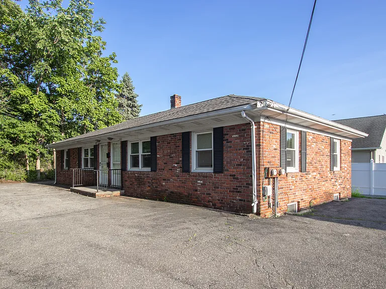 321 Montcalm St #R — Photo 36