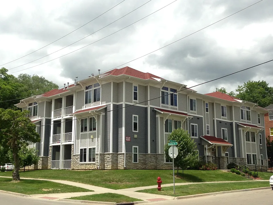 551 S Linn St #12