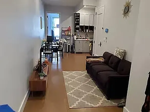 331 Vernon Avenue image 2 of 9