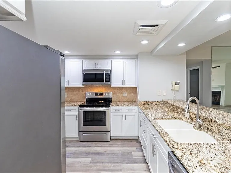 200 W Cotter Ave — Photo 24