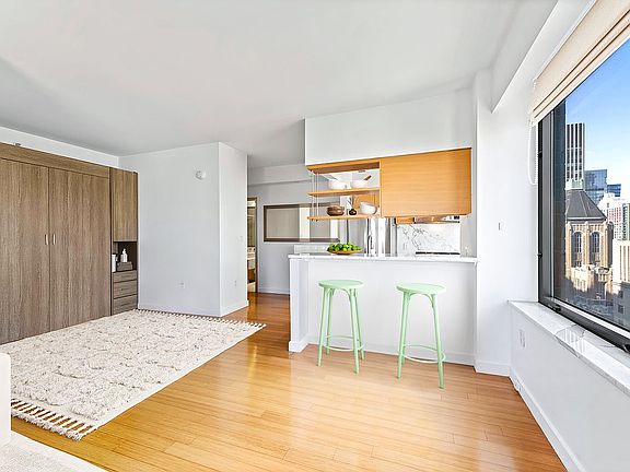 4th image of 100 W 39th St APT 35D