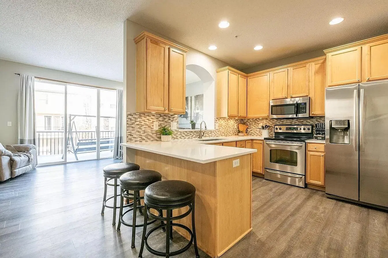 2 bed, 1.5 bath, 1330 sqft, $1,850 — Photo 3
