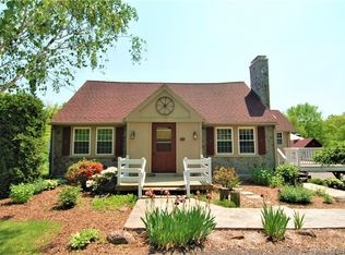 15 Pleasant Rd, Enfield, CT 06082