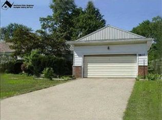 4837 S Sedgewick Rd, Lyndhurst, OH 44124