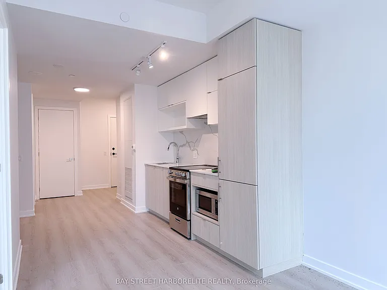 100 Queen St E #603 — Photo 8