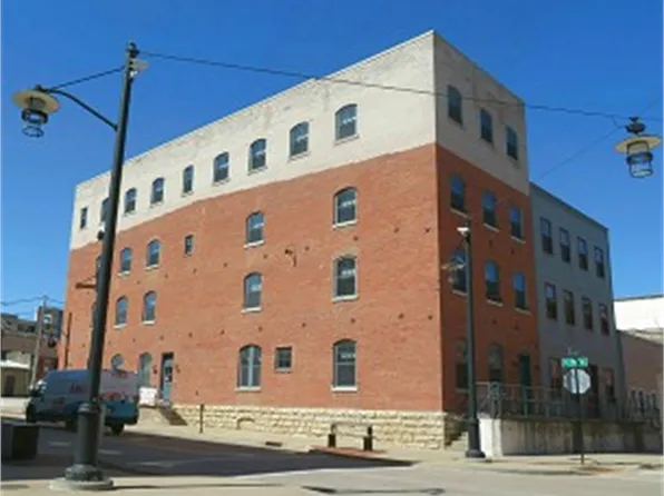 151 E 9th St, Dubuque, IA 52001