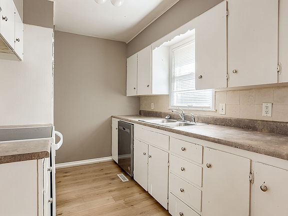5th image of 11117 Leavenworth St