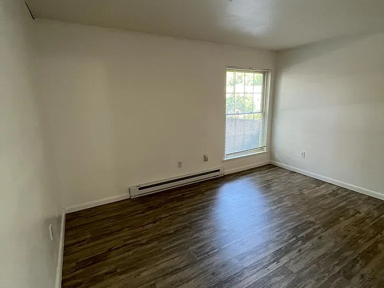 University Park Apartments near Cornell University — Photo 184