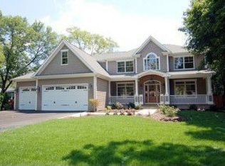 1917 Martingale Rd, Wheaton, IL 60187