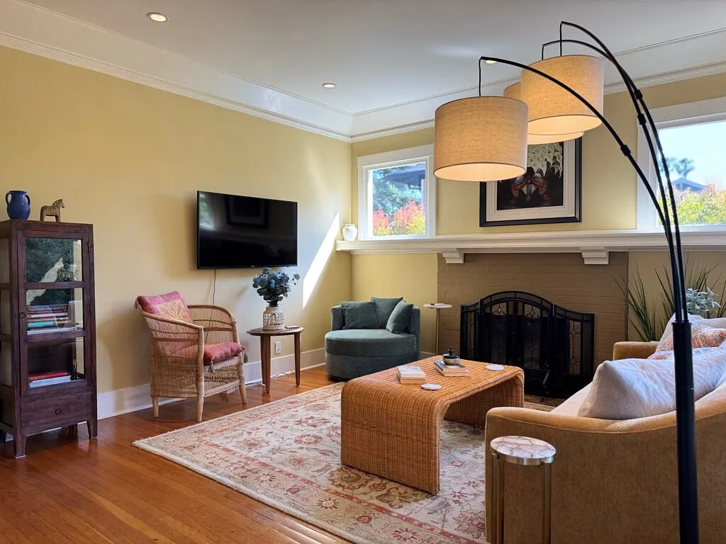 2 bed, 1000 sqft, $8,900 — Photo 4