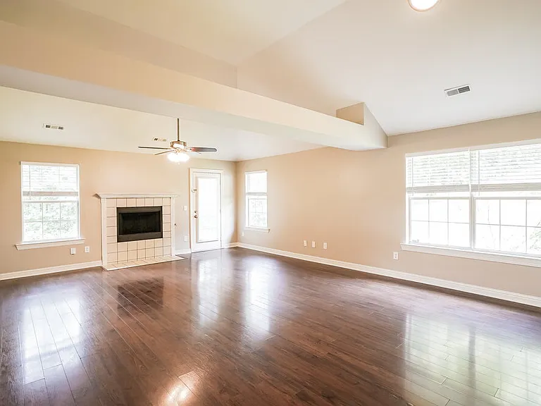 208 Ben Alex Ct — Photo 3