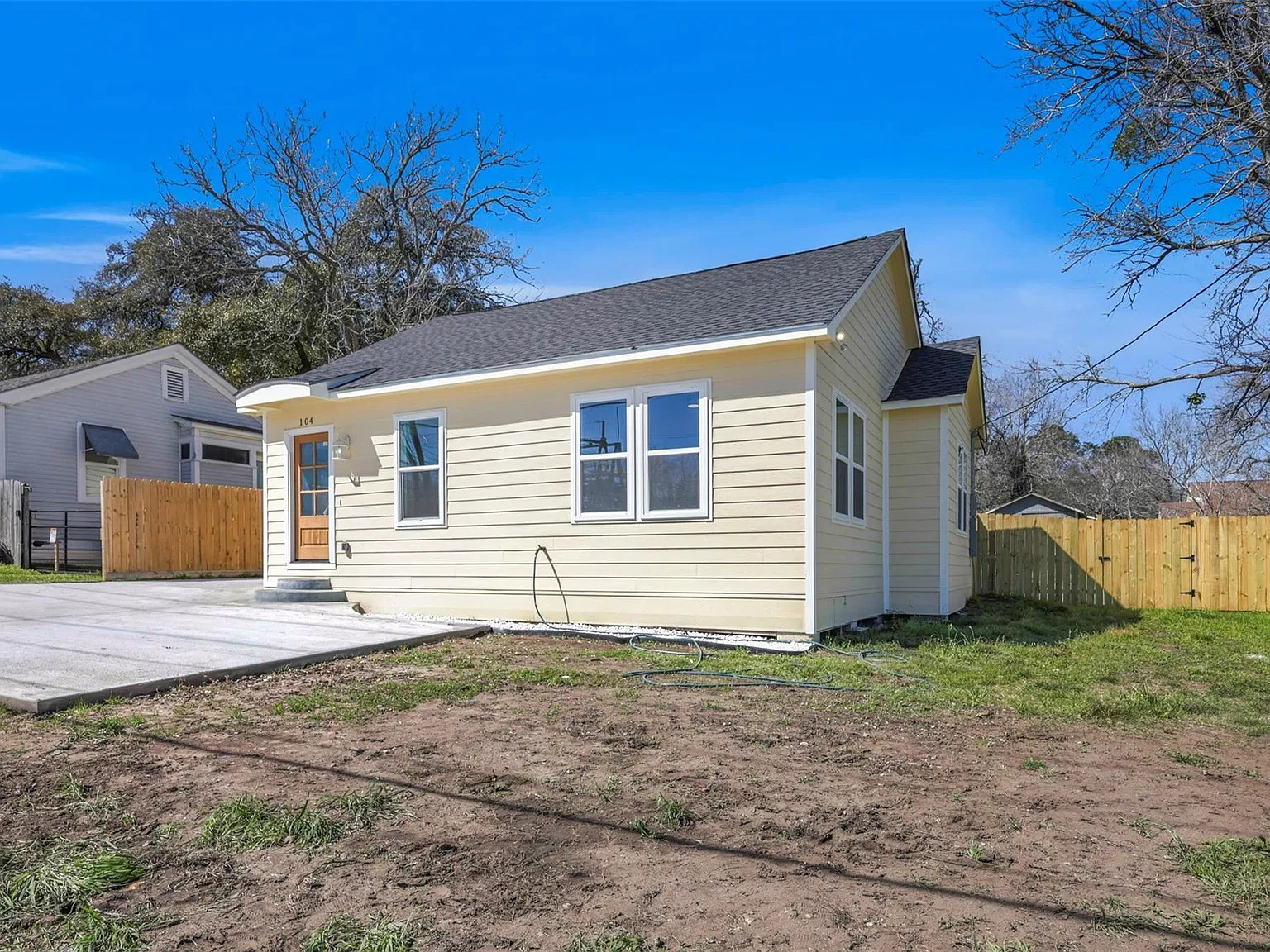 3 bed, 2.0 bath, 1309 sqft, $2,200 — Photo 3