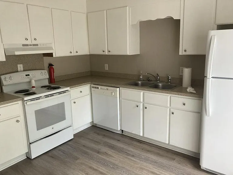113 Oak St #1 — Photo 5