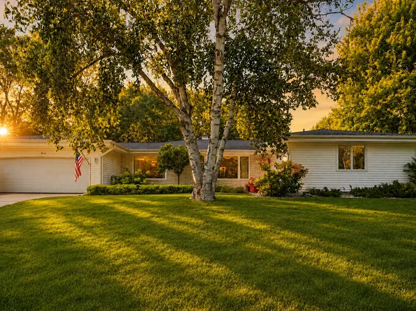 9632 Oxborough Rd, Bloomington, MN 55437