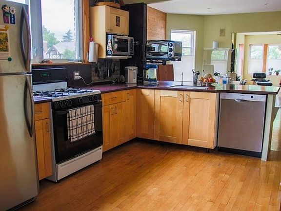 4th image of 2087 W Estes Ave