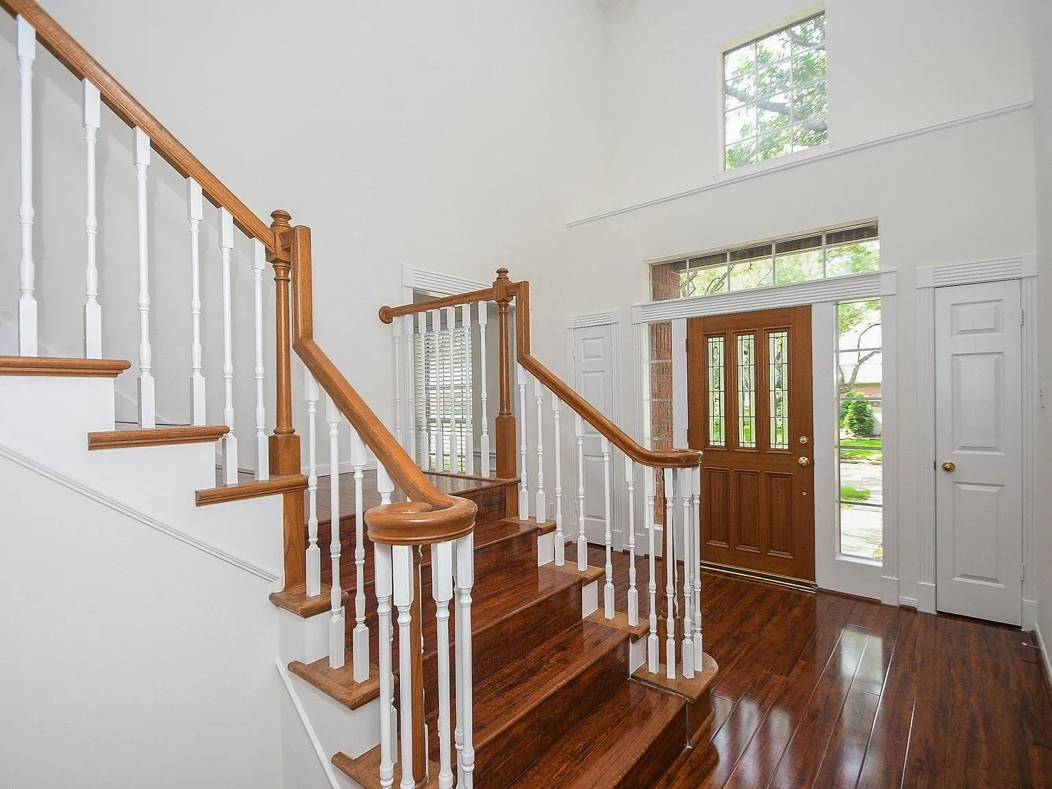 3 bed, 2.5 bath, 2491 sqft, $2,650 — Photo 3