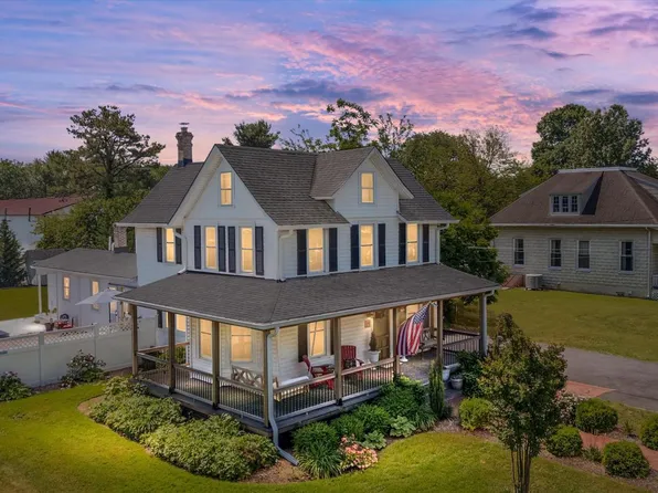 618 Love Point Rd, Stevensville, MD 21666