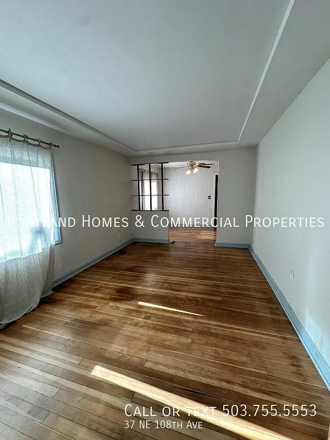 Cute 1BR 1BA Bungalow w/ Large, Fenced Backyard and AC — Photo 3